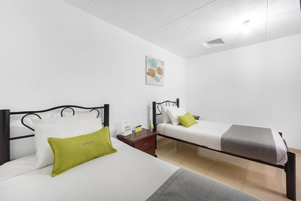 Hotel Casa Normandia Богота Экстерьер фото
